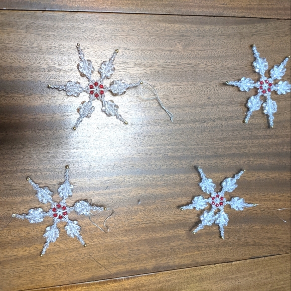 4 Handmade Christmas Ornaments of Snow Flakes. - Picture 2 of 2